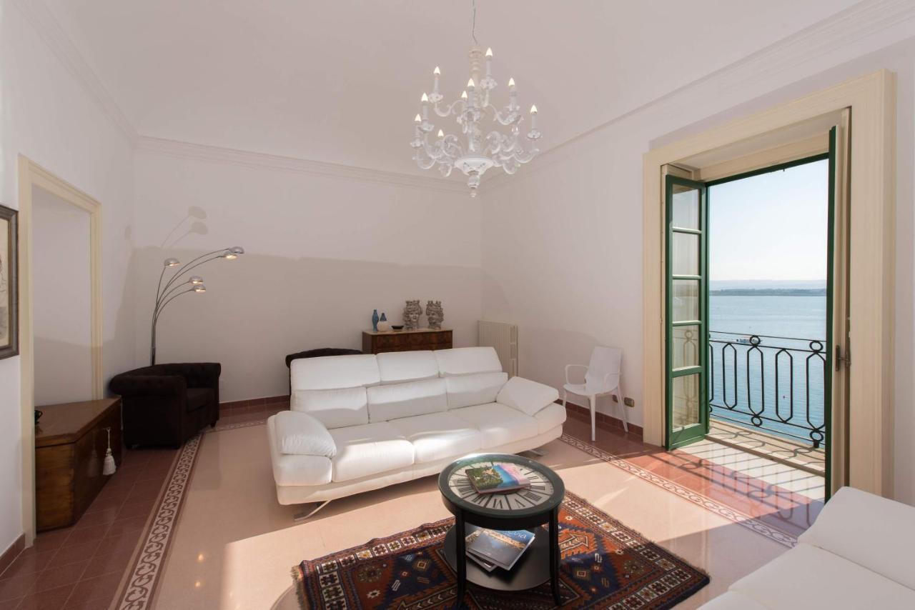 Duomo Seaside Deluxe Apartment By Ortigia Apartments سيراكوزا المظهر الخارجي الصورة