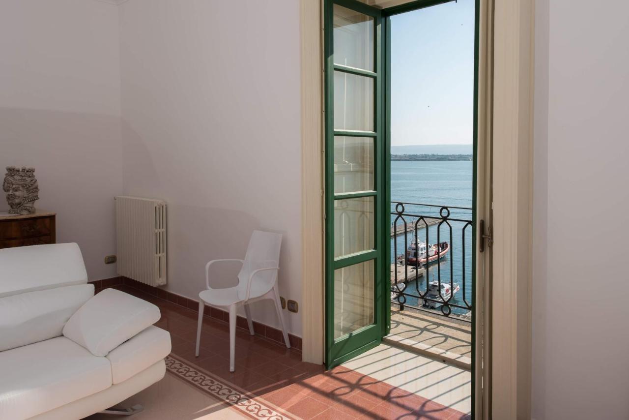 Duomo Seaside Deluxe Apartment By Ortigia Apartments سيراكوزا المظهر الخارجي الصورة