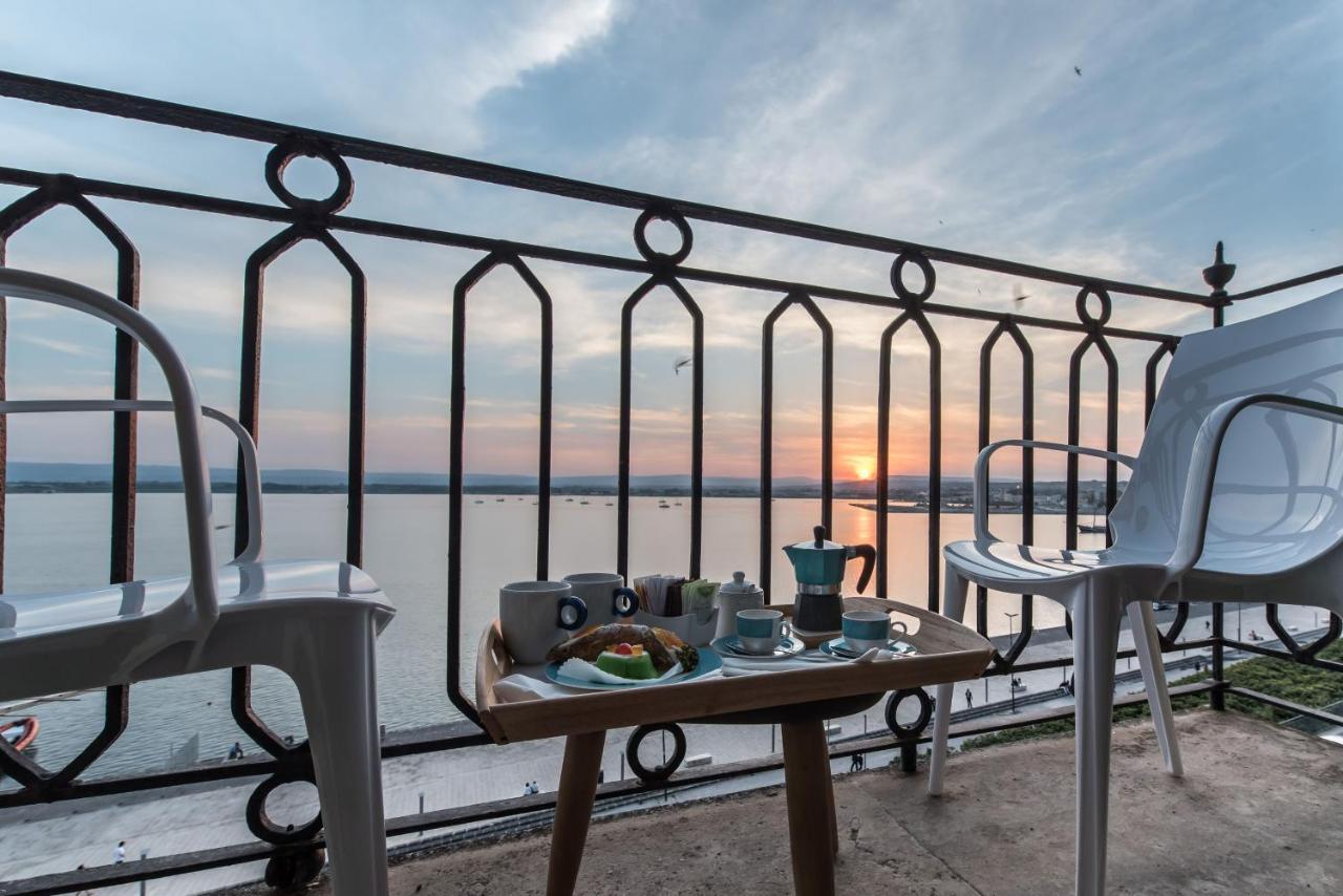 Duomo Seaside Deluxe Apartment By Ortigia Apartments سيراكوزا المظهر الخارجي الصورة