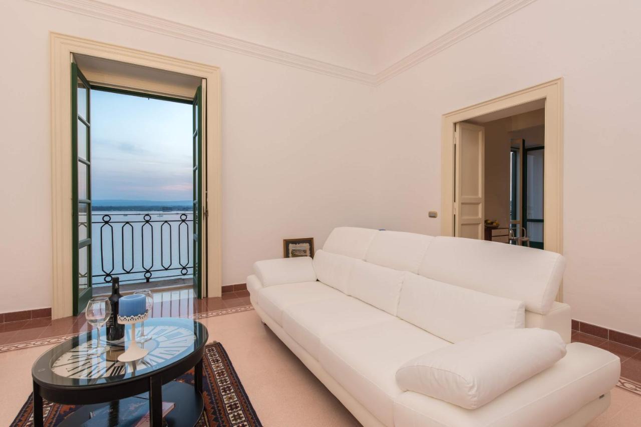 Duomo Seaside Deluxe Apartment By Ortigia Apartments سيراكوزا المظهر الخارجي الصورة