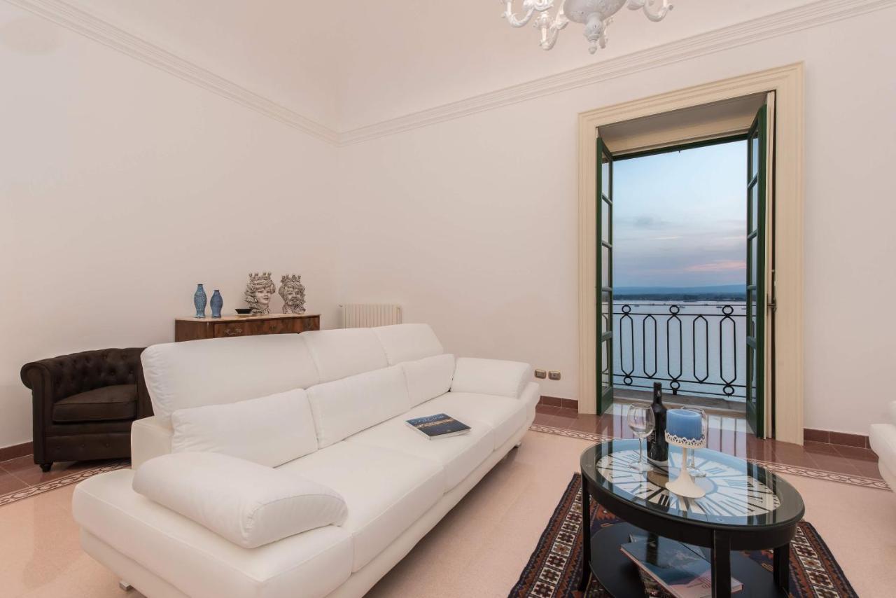 Duomo Seaside Deluxe Apartment By Ortigia Apartments سيراكوزا المظهر الخارجي الصورة